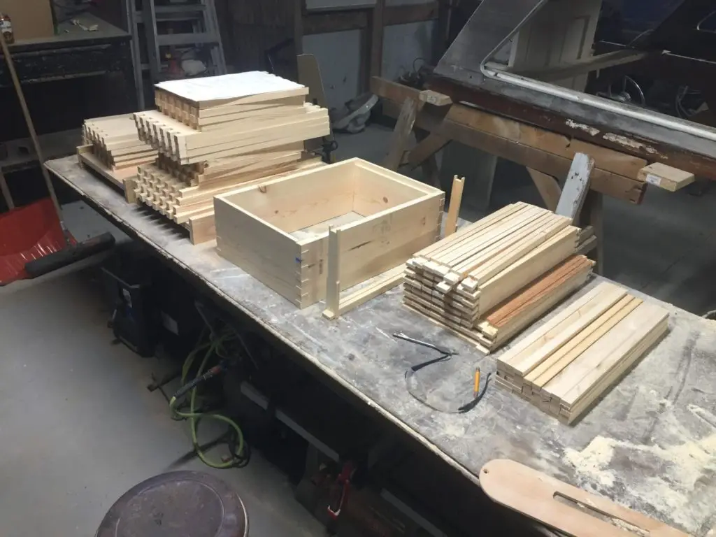 Pine is a perfectly suitable material for building beehives